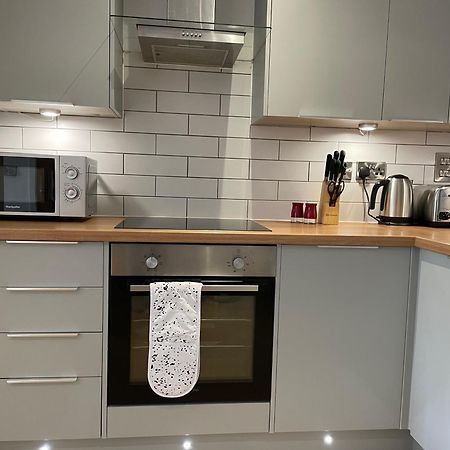 Stylish And Modern 2Br Apartment With Parking เชฟฟิลด์ ภายนอก รูปภาพ